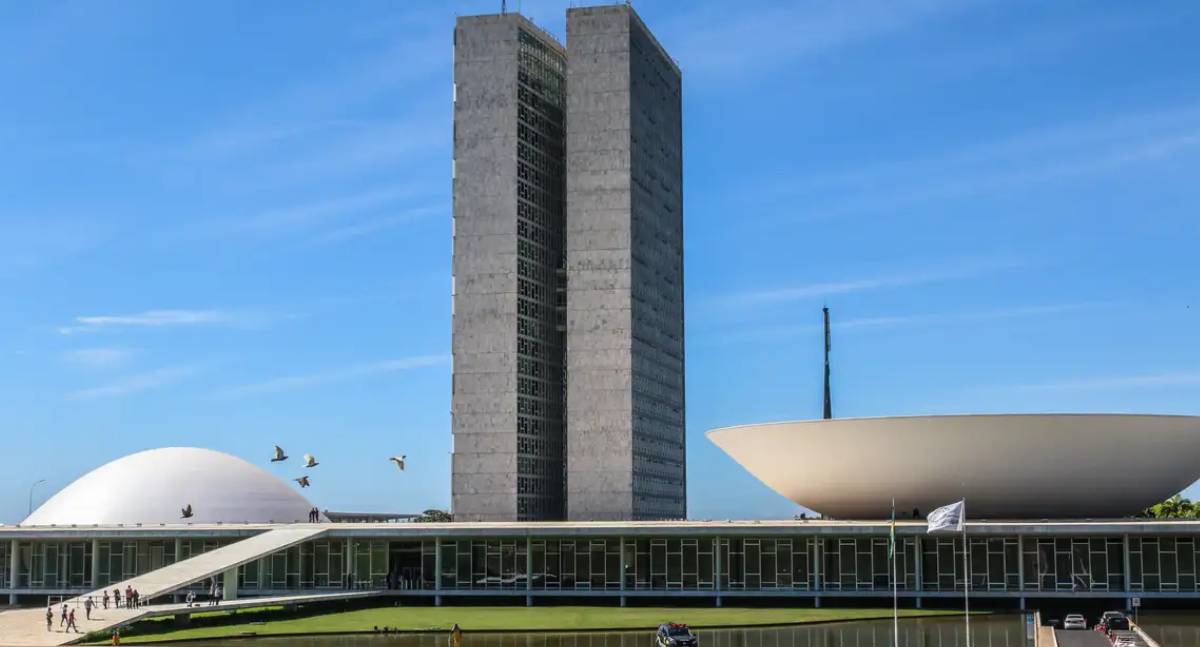 Senado aprova pena maior a quem fornece drogas a menores
