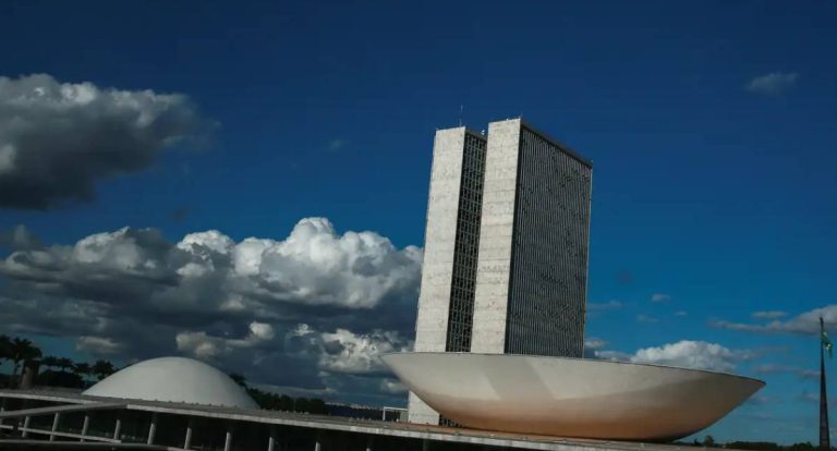 Senado aprova relatório para regulamentar reforma tributária