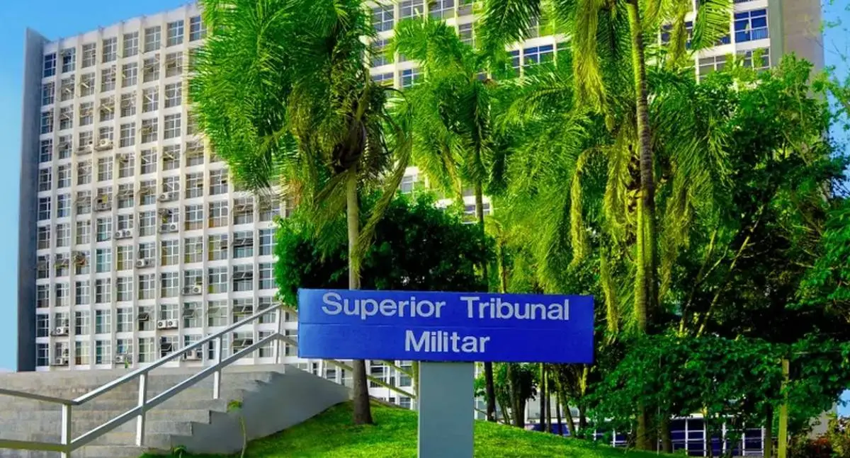 STF determina que STM julgue perda de patente de Bolsonaro e militares