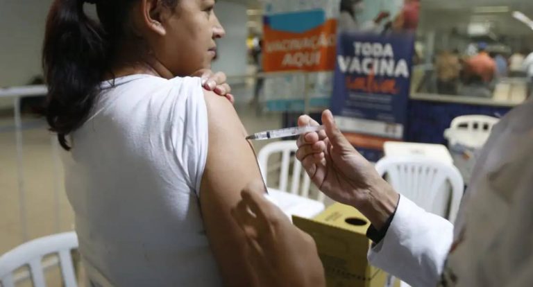 Vacinação contra covid-19 protege o coração