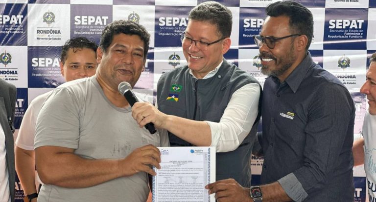 Vereador Dr. Santana participa de entrega de títulos de propriedade em Porto Velho