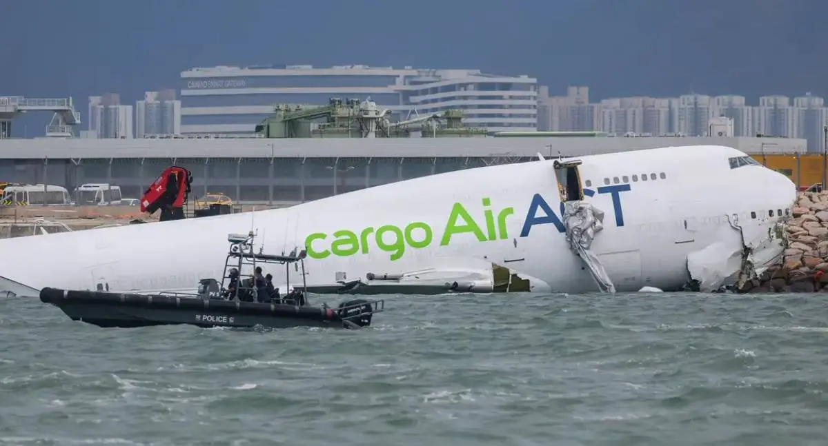 Acidente de avião de carga em Hong Kong mata dois funcionários