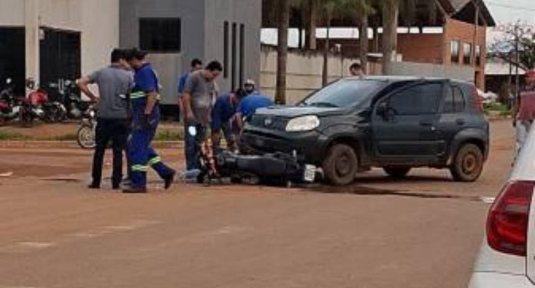 Acidente entre carro e moto deixa mulher ferida em Vilhena