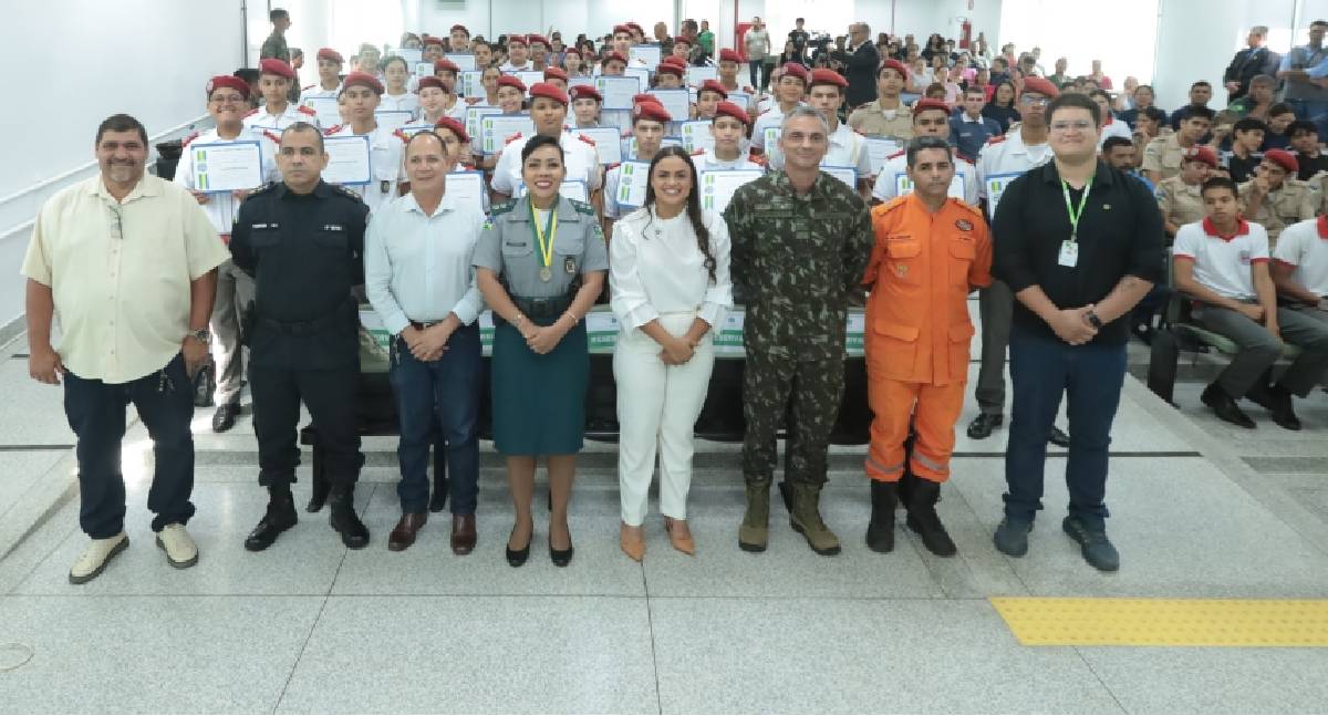 Alero realiza sessão solene em Guajará-Mirim e homenageia personalidades