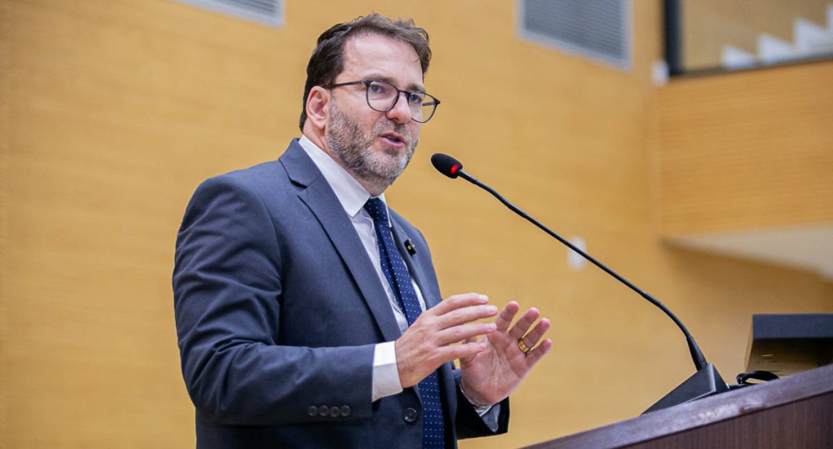 Alex Redano solicita substituição do telhado do Colégio Tiradentes em Ariquemes