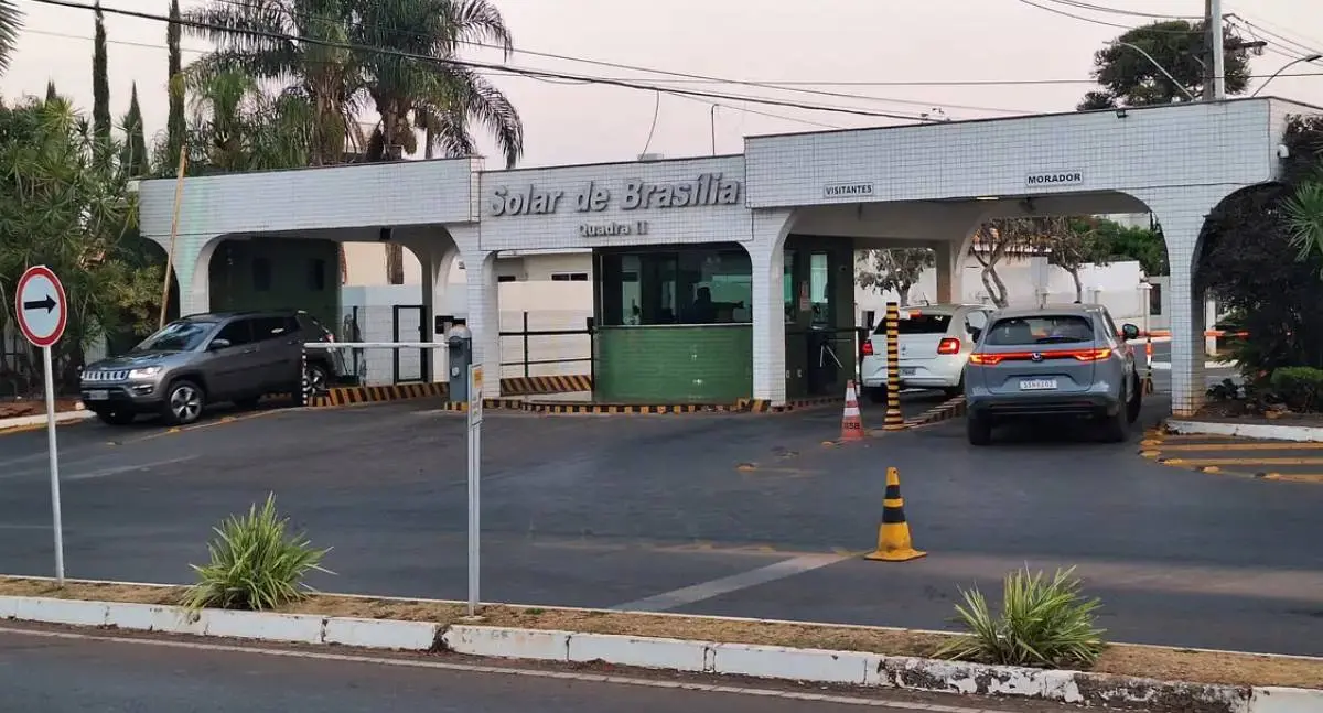 Alexandre de Moraes autoriza Bolsonaro a receber convidados em casa