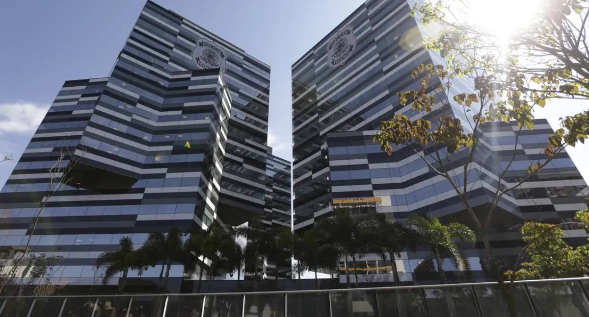 Alexandre de Moraes autoriza investigação sobre interferência de Bolsonaro na PF