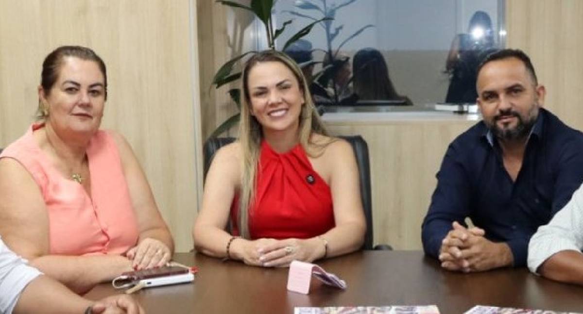 Ambulância para Pimenteiras é garantida com emenda de Cláudia de Jesus
