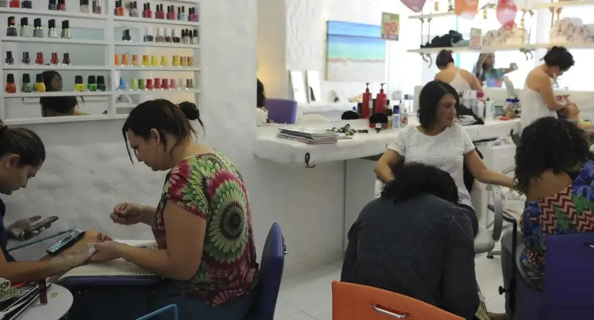 Anvisa proíbe duas substâncias em produtos de unhas em gel por risco à saúde