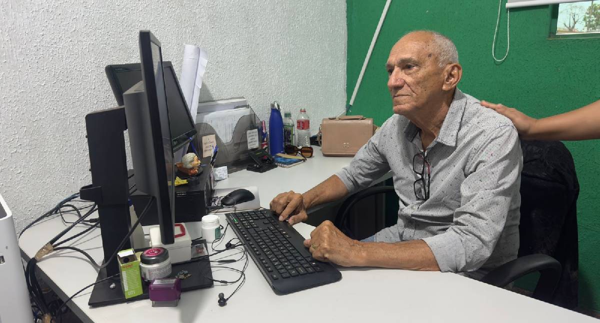 Aos 72 anos, Manoel Izidio é sinônimo de dedicação e inspiração no serviço público municipal