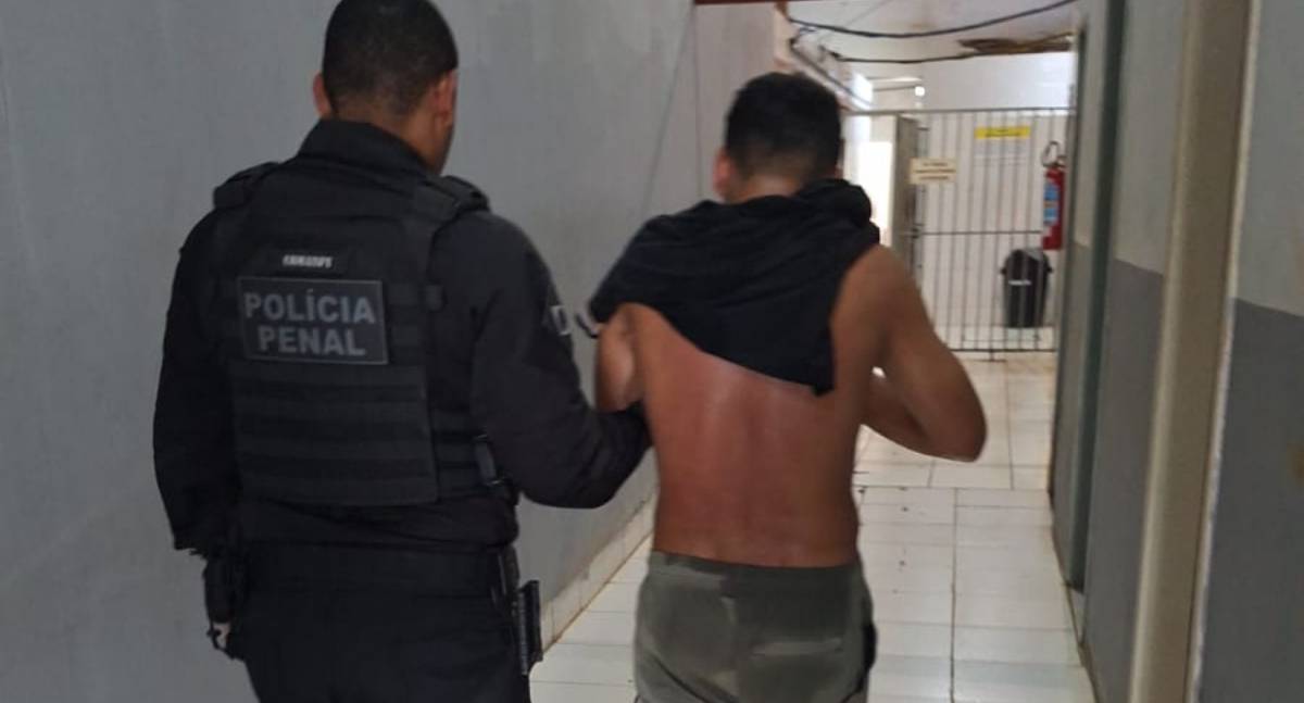 Apenado de 20 anos, que já responde por furto, tenta tomar arma de policial penal e é preso