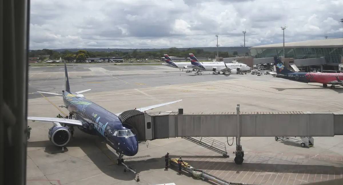Avião supera ônibus e é 2ª preferência em viagens pessoais, aponta IBGE