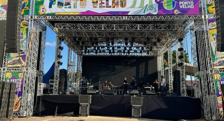 Banda gospel Jefferson & Suellen abre festa dos 111 anos de Porto Velho com show de louvor e efeitos especiais