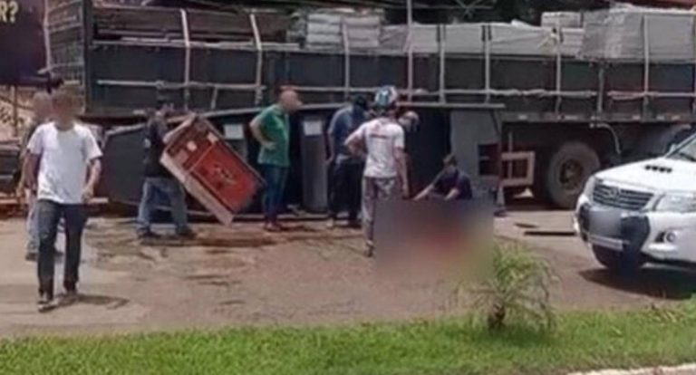 Barco cai de caminhão e mata motorista em Ariquemes