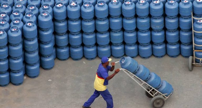 Beneficiários com NIS final 7 recebem Auxílio Gás nesta terça-feira