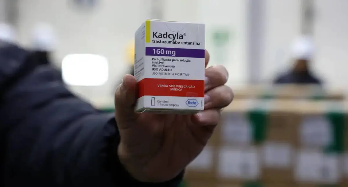 Brasil recebe medicamento essencial para tratamento de câncer de mama no SUS
