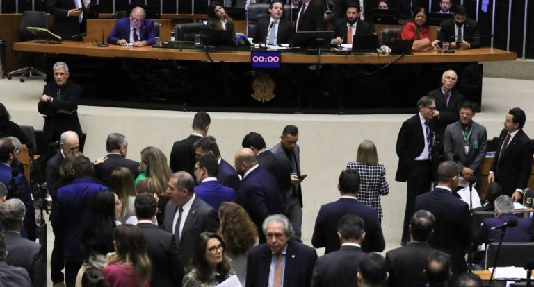 Câmara aprova criação do crime de domínio de cidades e aumenta penas