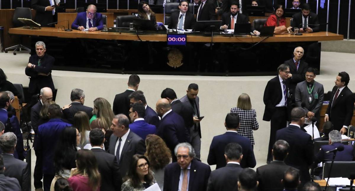 Câmara aprova criação do crime de domínio de cidades e aumenta penas