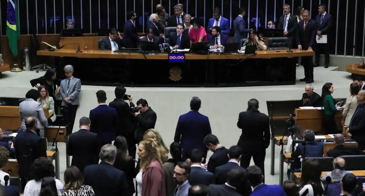 Câmara aprova urgência para votação de projeto que cria bancada cristã