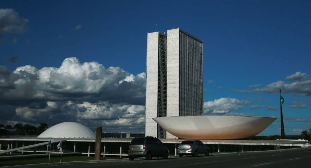 Câmara vota urgência para criação de bancada cristã
