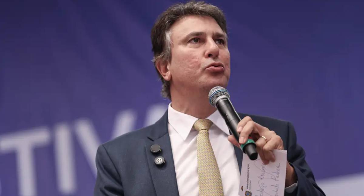 Camilo Santana defende valorização e remuneração digna para professores