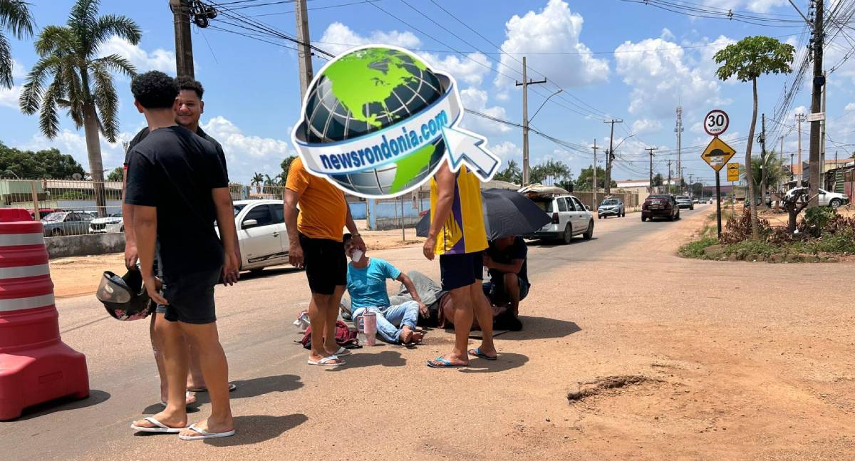 Carro avança preferencial e atinge casal de amigos em moto na Pau Ferro