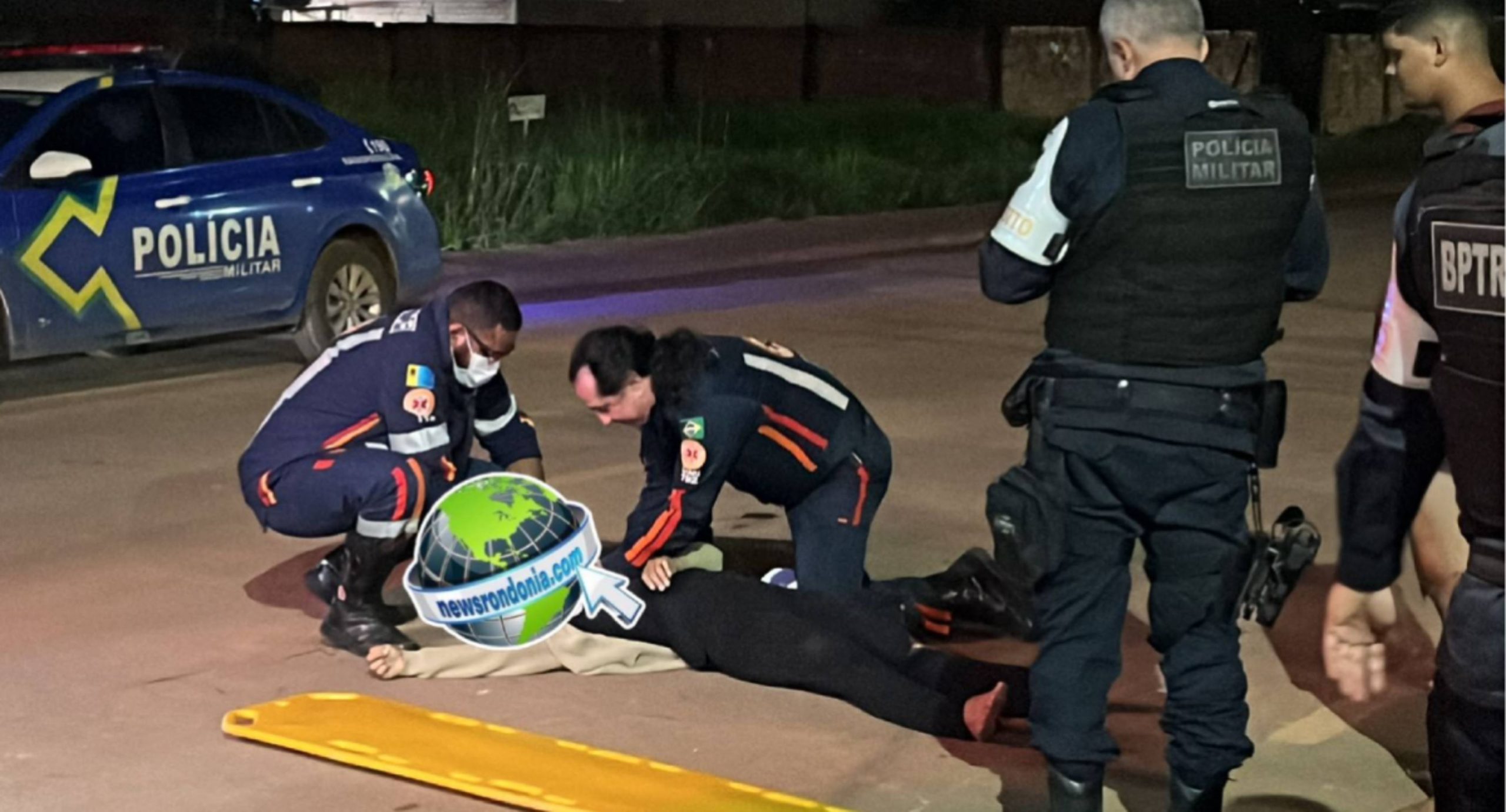 Casal em moto sofre queda após atropelar cachorro na zona Leste