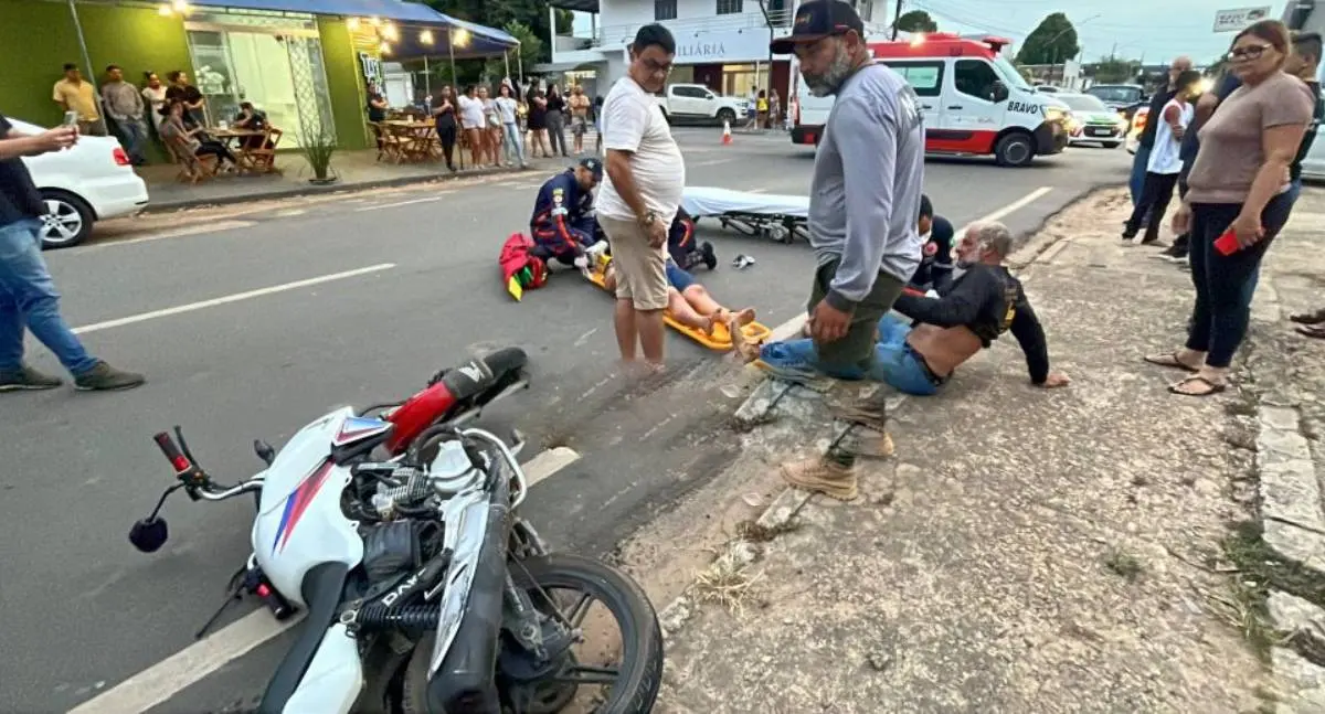 Casal fica ferido após colisão entre carro e moto em Ji-Paraná