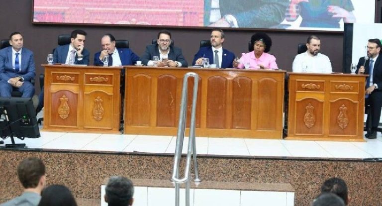 CCJR Cidadã distribui e aprova projetos em Ariquemes