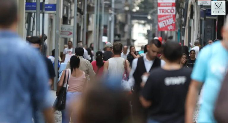 Censo 2022 aponta queda no nível de ocupação e desigualdade regional no trabalho