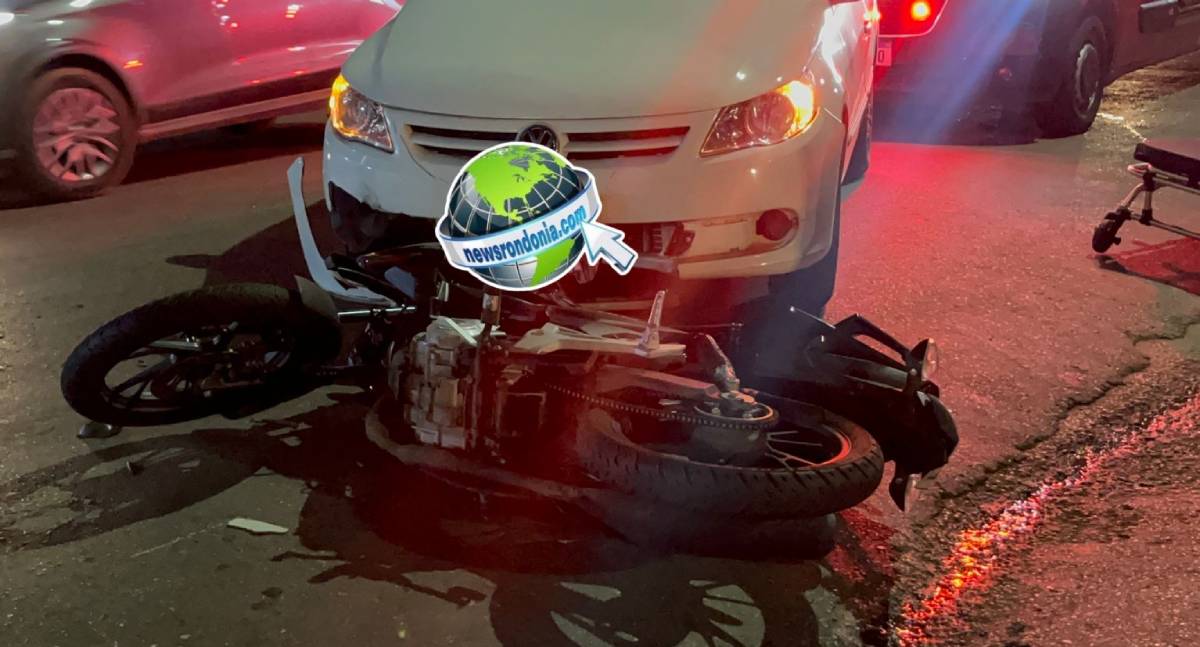 Colisão de frente entre carro e moto deixa motociclista ferido na zona sul