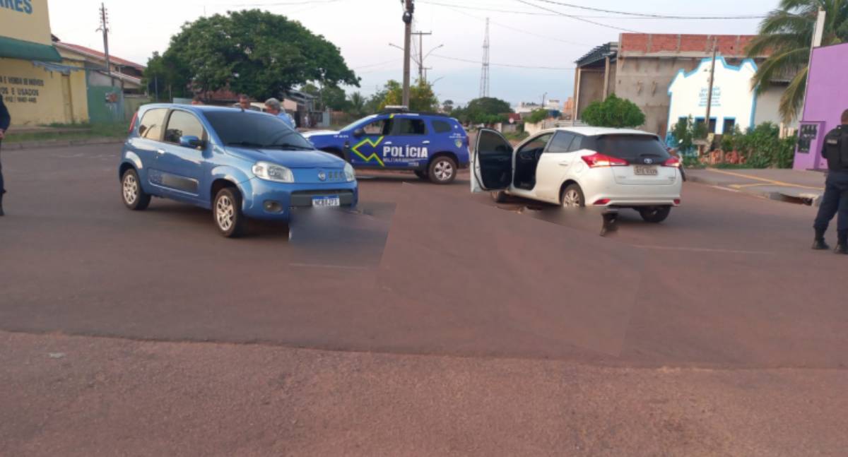 Colisão entre Fiat Uno e Toyota Yaris é registrada no bairro Boa Esperança