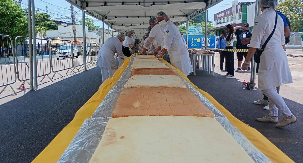 Começa a montagem do maior bolo da região Norte para o aniversário de Porto Velho