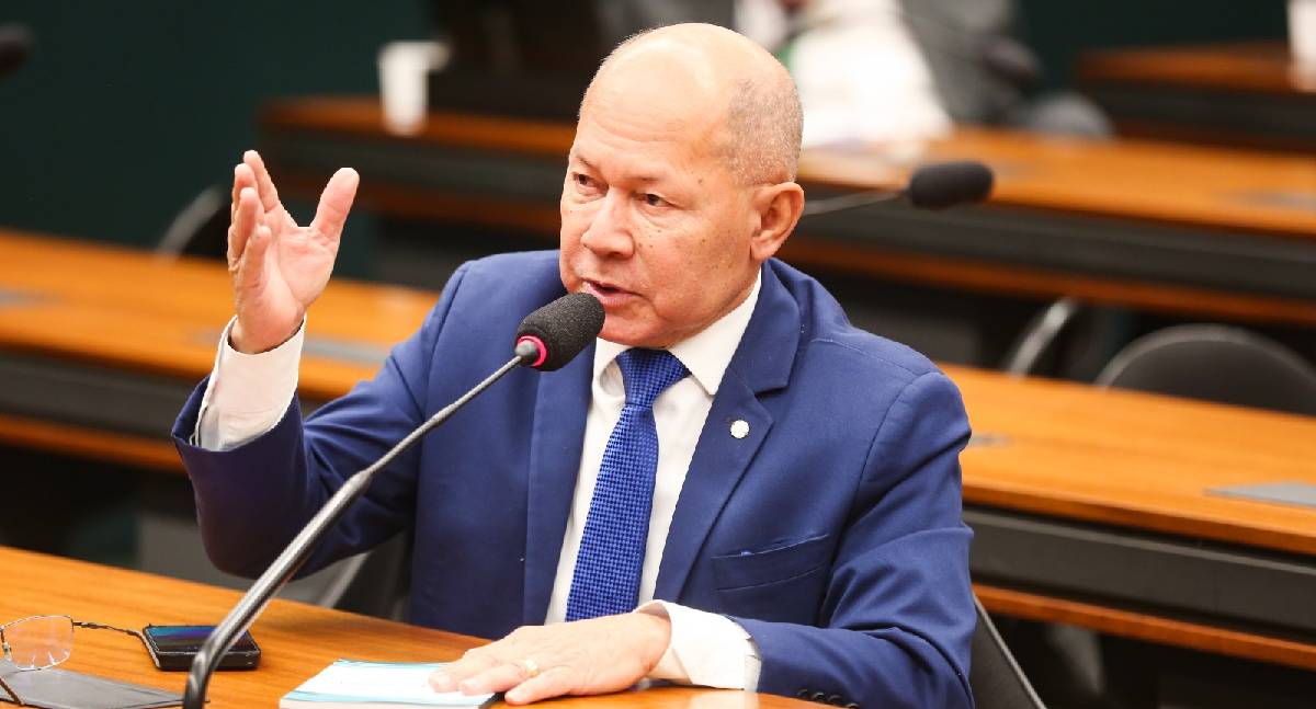 Comissão aprova projeto que criminaliza sextorsão na internet