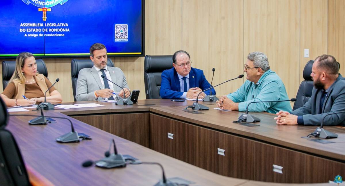 Comissão da Alero debate crise no setor leiteiro e desvalorização do produto em Rondônia