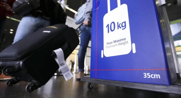 Companhias aéreas devem explicar mudanças na cobrança de bagagens de mão