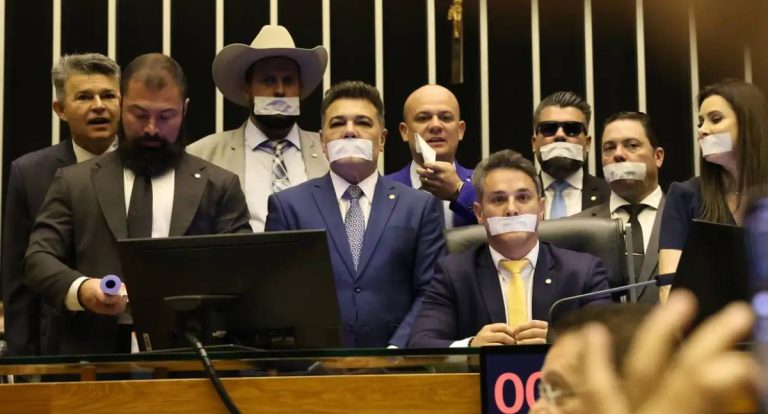Conselho de Ética abre processo contra deputados por motim na Câmara