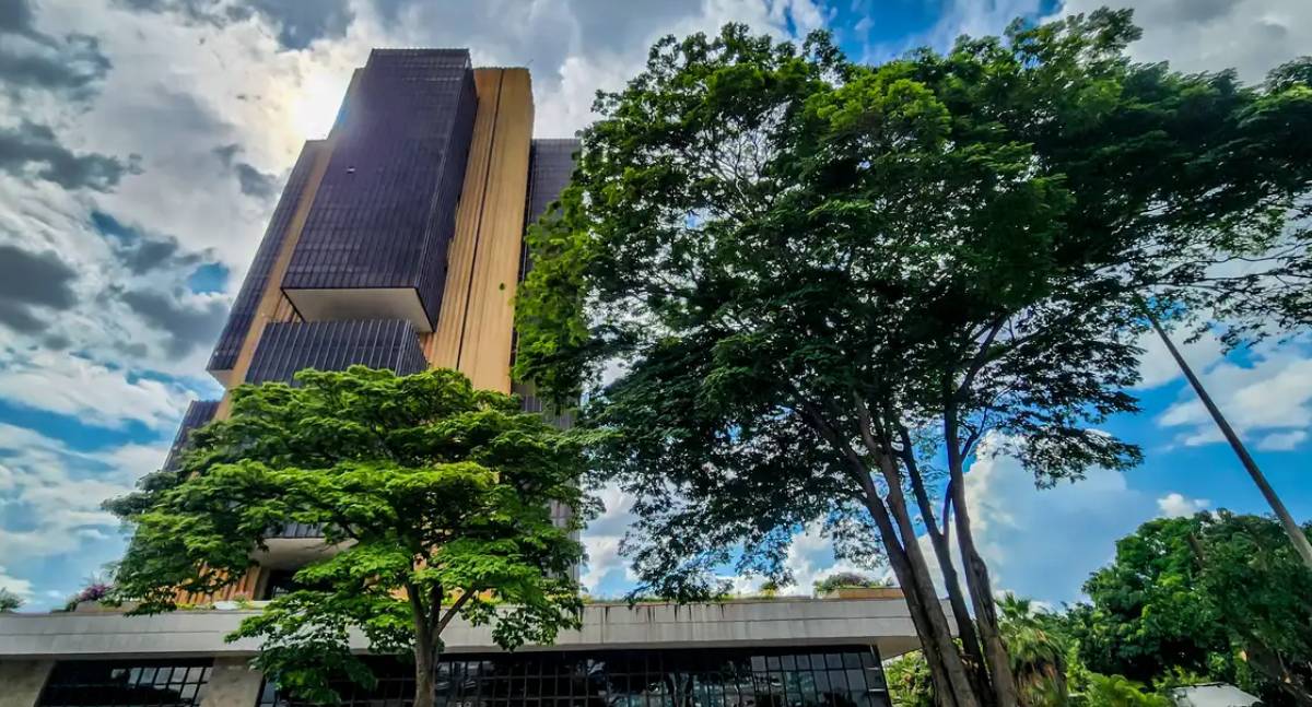 Contas externas do Brasil fecham setembro com déficit de US$ 9,8 bilhões
