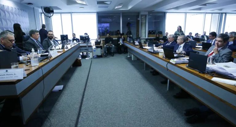 CPMI do INSS ouve ex-dirigentes sobre descontos irregulares