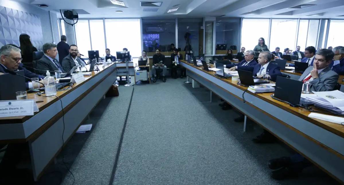 CPMI do INSS ouve ex-dirigentes sobre descontos irregulares