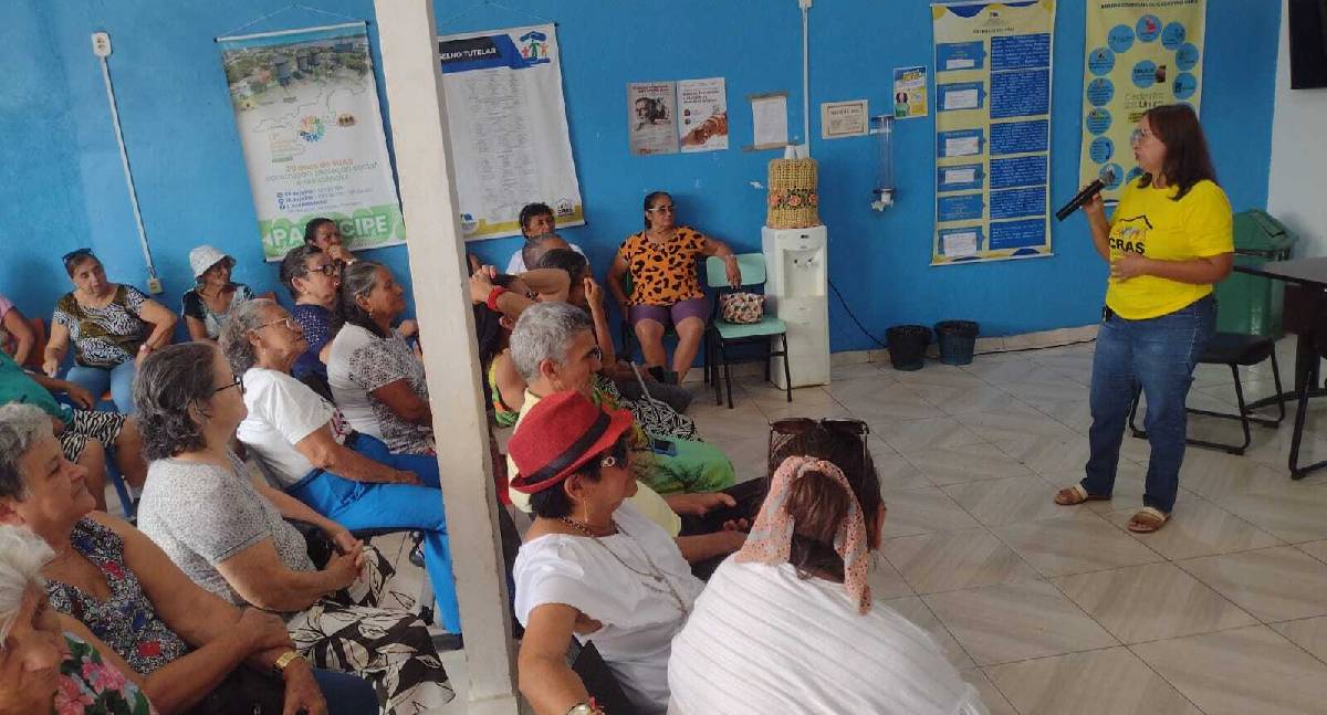 Cras Paulo Freire promove tarde de lazer e convivência para idosos