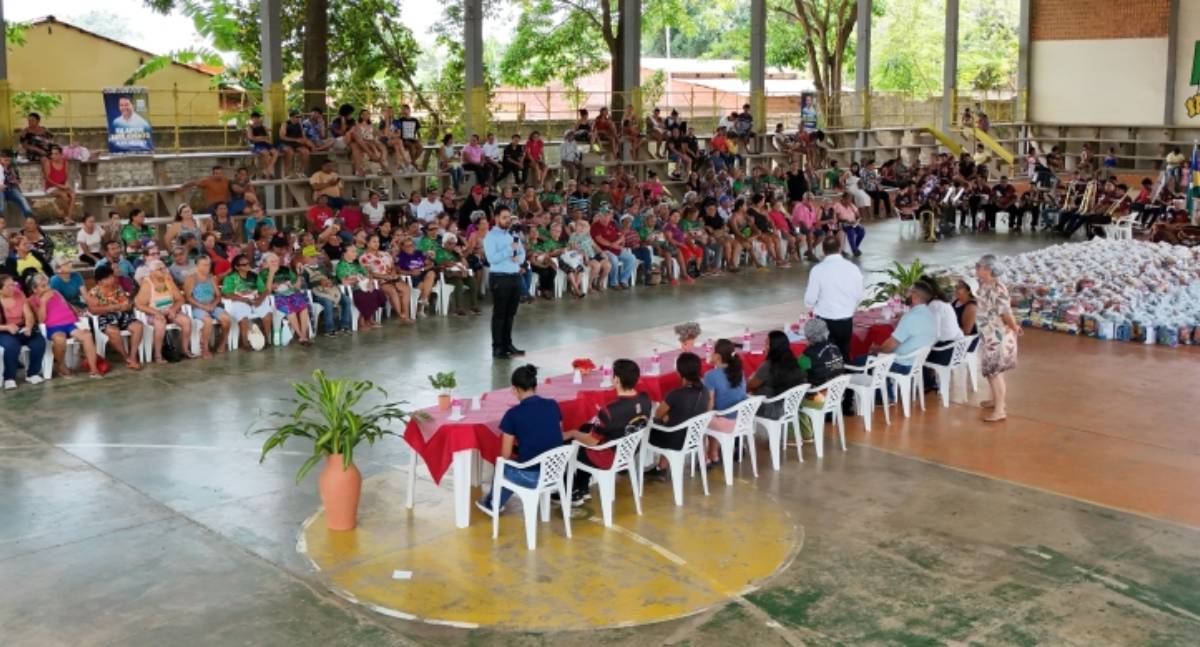 Deputado Alex Redano acompanha entrega de 3 mil cestas básicas na Zona Leste de Porto Velho