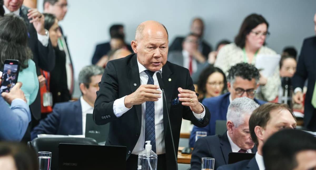 Deputado Coronel Chrisóstomo cobra ex-presidente do INSS sobre fraude em descontos