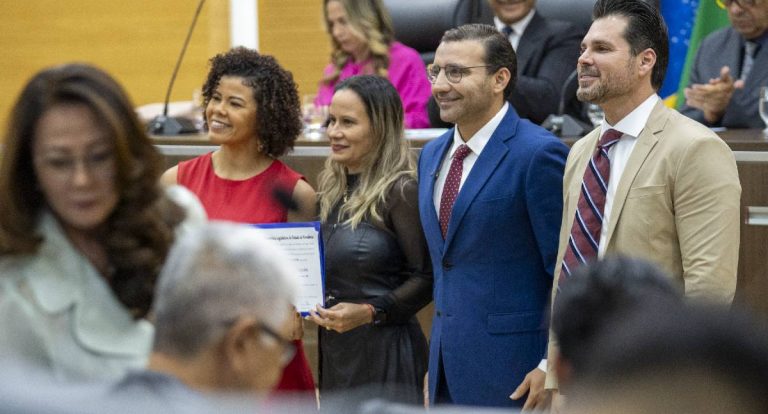 Deputado Ribeiro do Sinpol entrega Votos de Louvor a procuradores de Rondônia