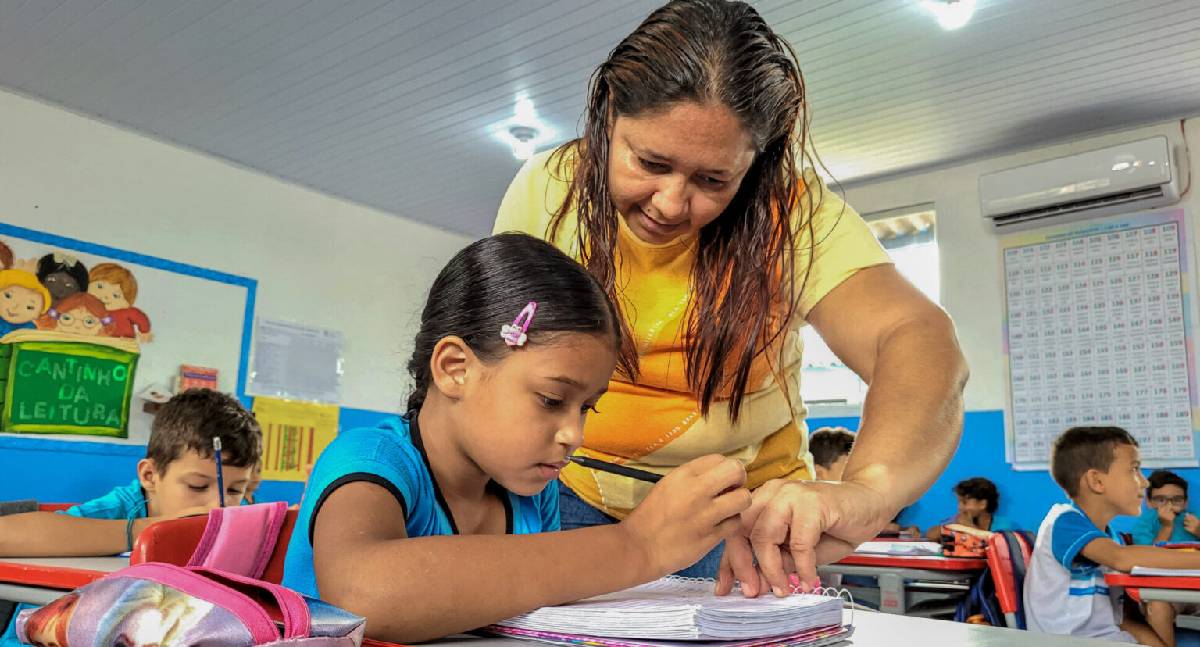 Dia dos Professores: Histórias de dedicação e amor pela educação