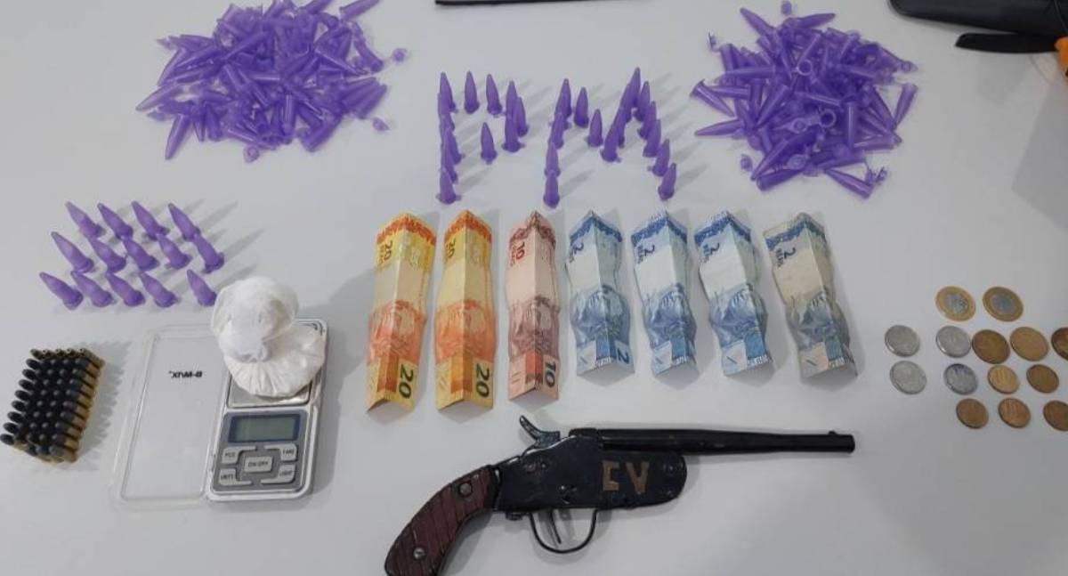 Dois homens são presos por tráfico de drogas