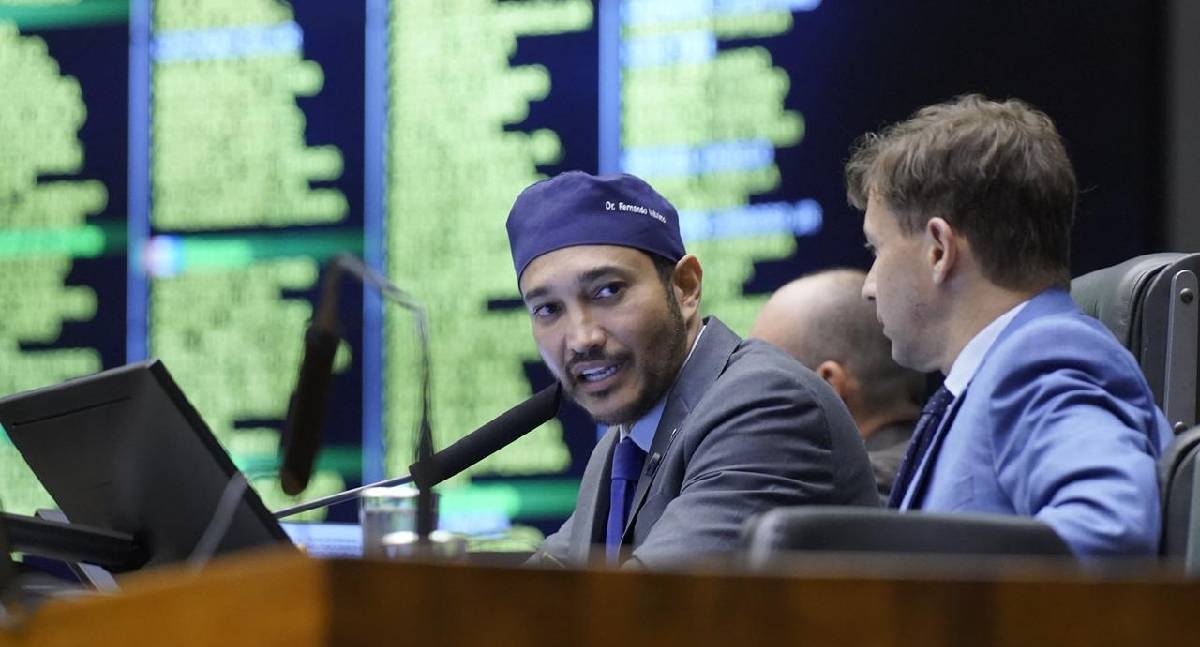 Dr. Fernando Máximo celebra aprovação da PEC dos professores