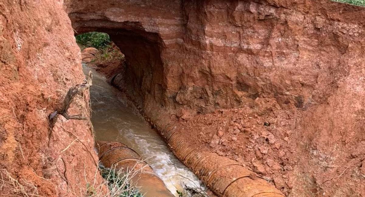 Dra. Taíssa solicita reparo urgente de bueiro danificado em Extrema