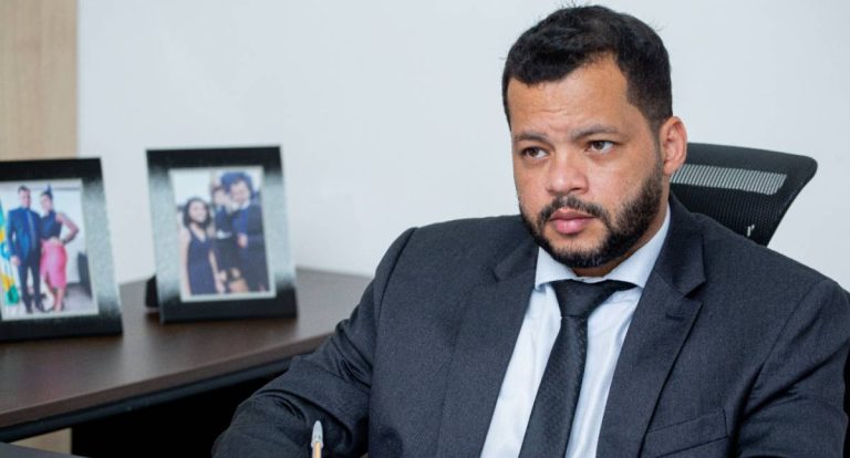 Edevaldo Neves cobra contratação de especialistas em transplante renal