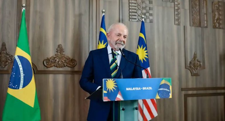 “Ele tem meu telefone e eu tenho o dele”, diz Lula sobre Trump